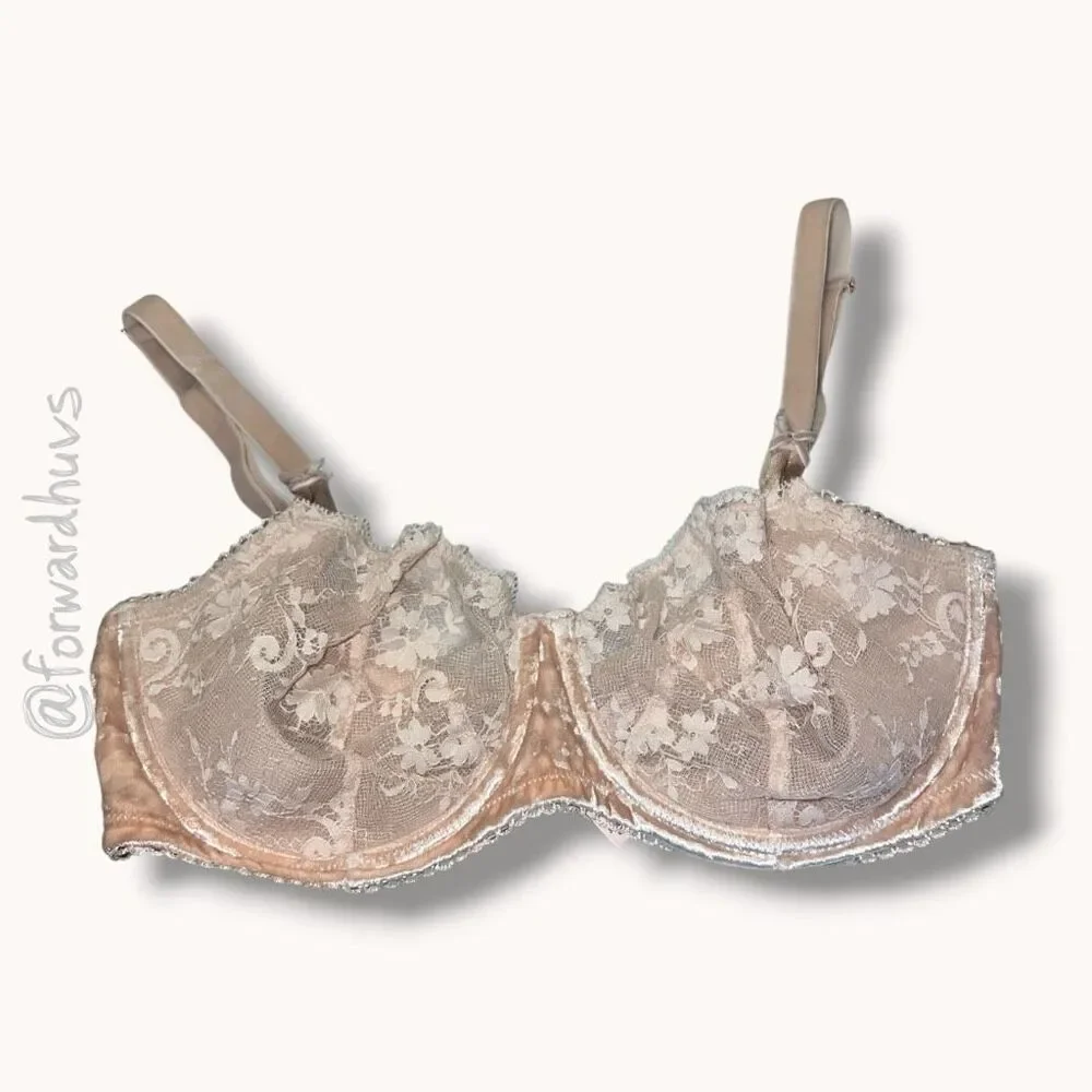 Victoria’s Secret Lace & Velvet Underwire Bra – Size 34DDD